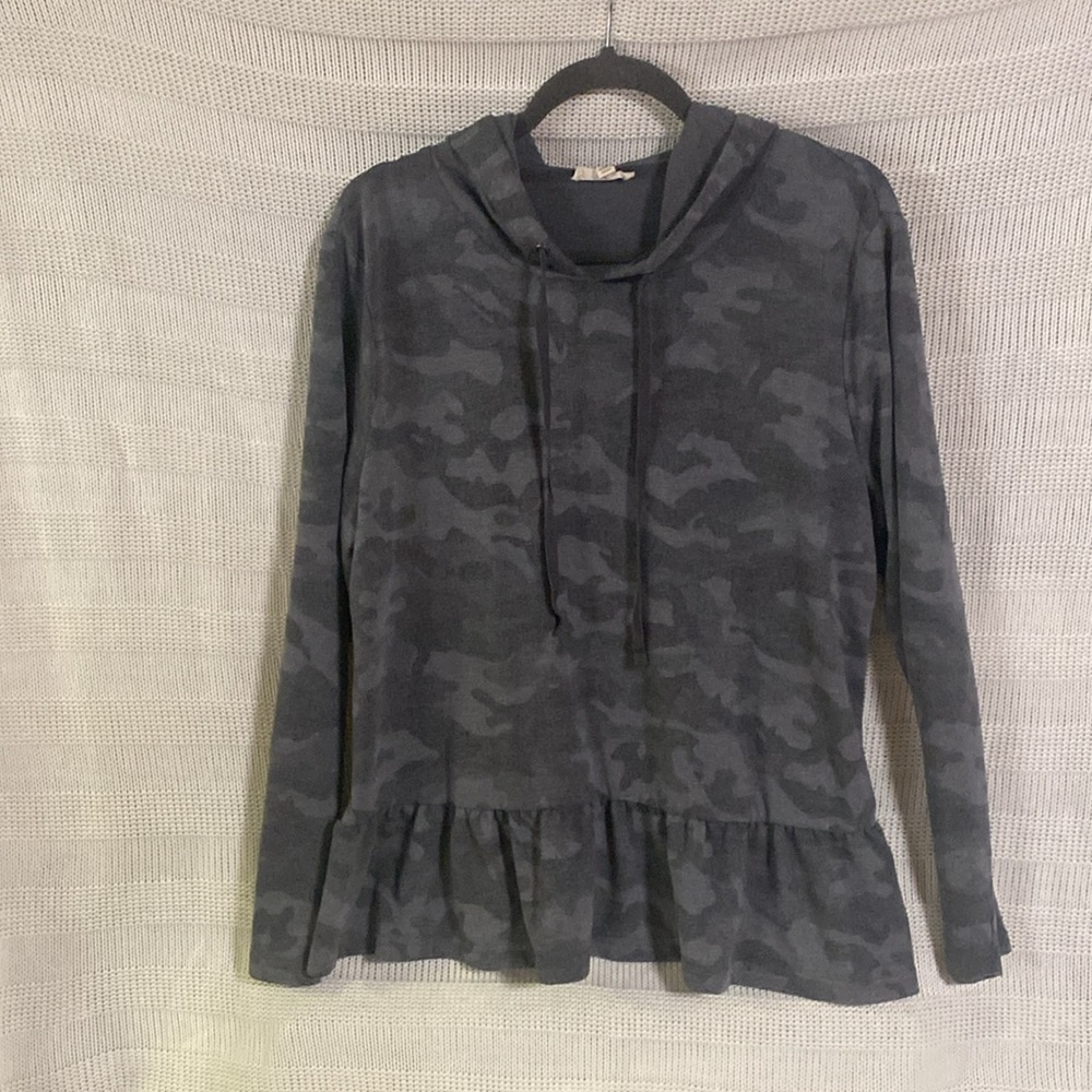 Jane & Delancey  XL  Camo  Sweatshirt Hoodie with ruffle